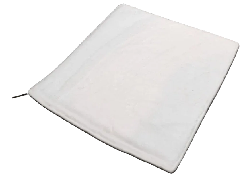 Witte verwarmde badmat van De WarmeMat™ met hoogpolig, fluweelzacht tapijt